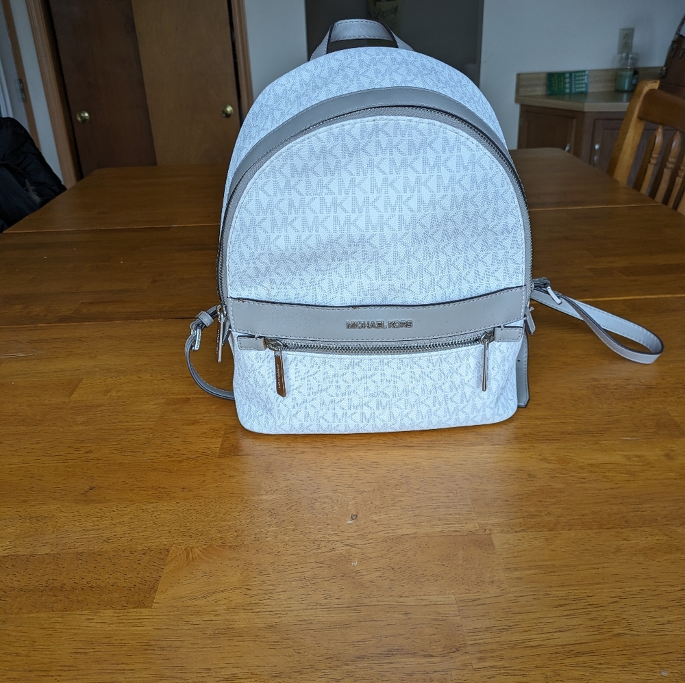 Michael Kors Kenly mini backpack white & gray